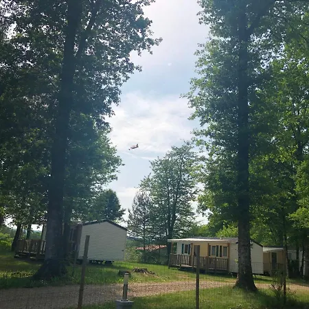 Camping Les Rives Du Lac 3*